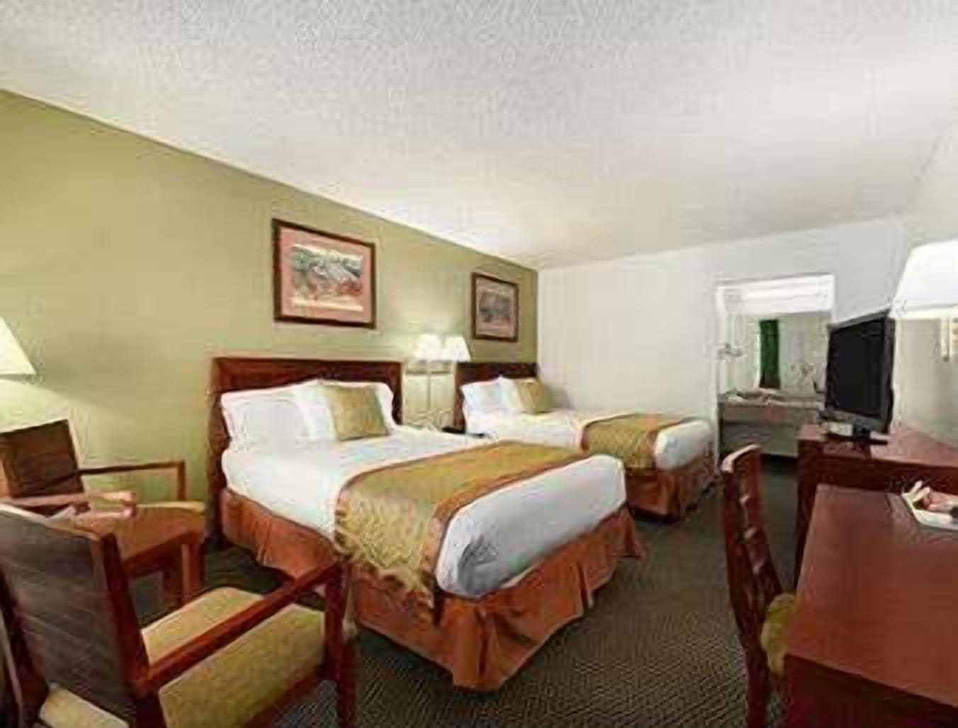 Ramada By Wyndham Temple Terrace/Tampa North Hotel Ngoại thất bức ảnh