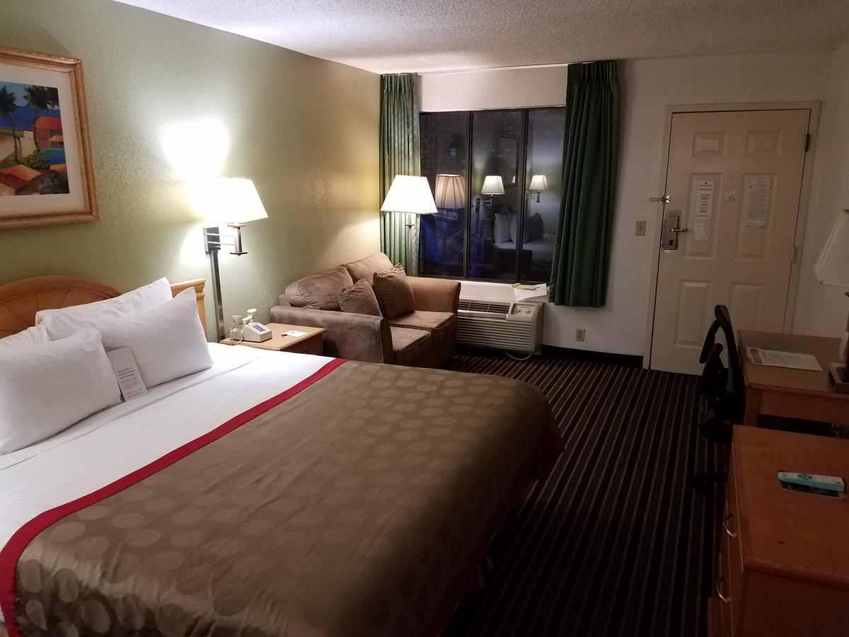 Ramada By Wyndham Temple Terrace/Tampa North Hotel Ngoại thất bức ảnh