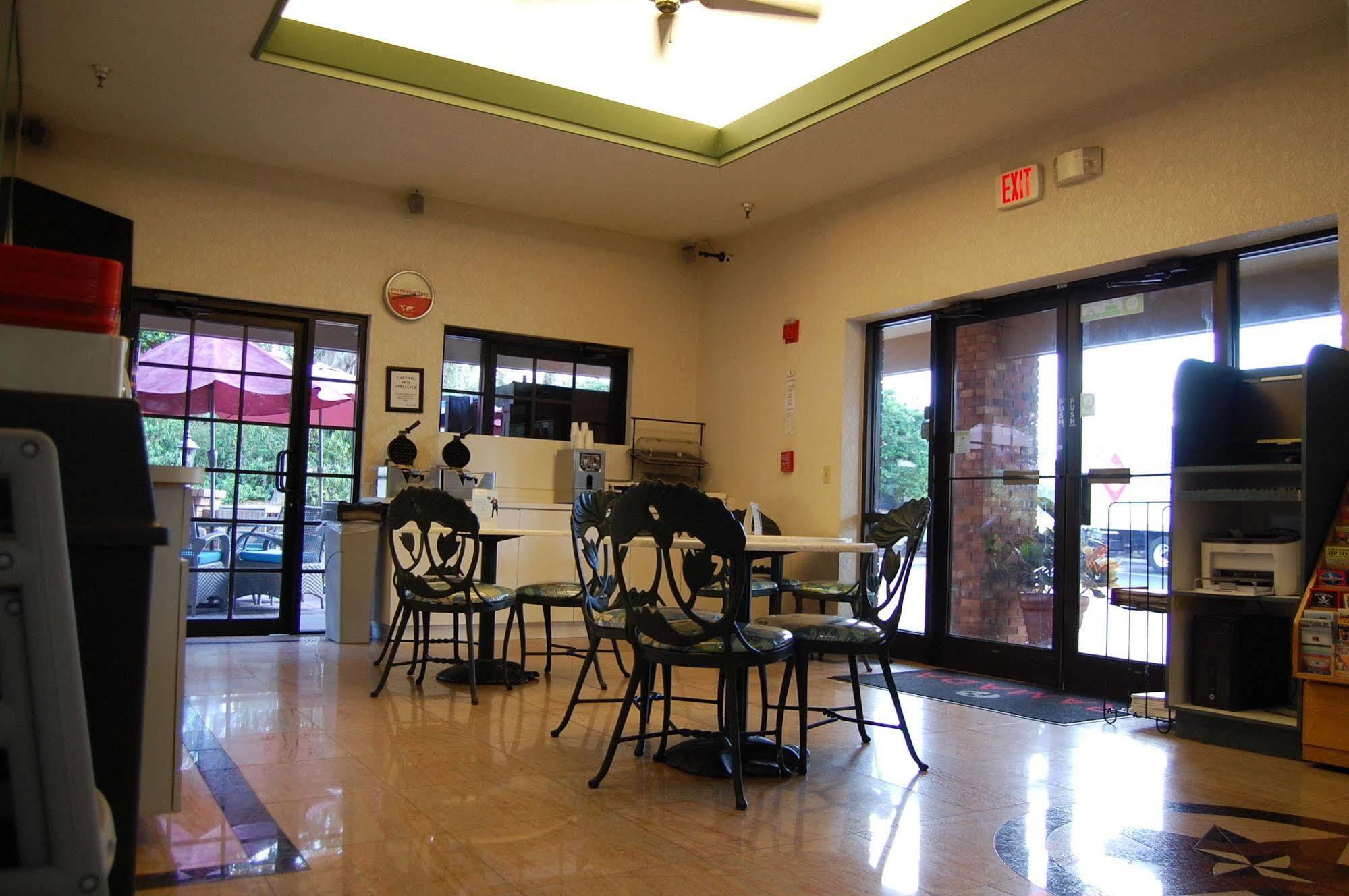 Ramada By Wyndham Temple Terrace/Tampa North Hotel Ngoại thất bức ảnh