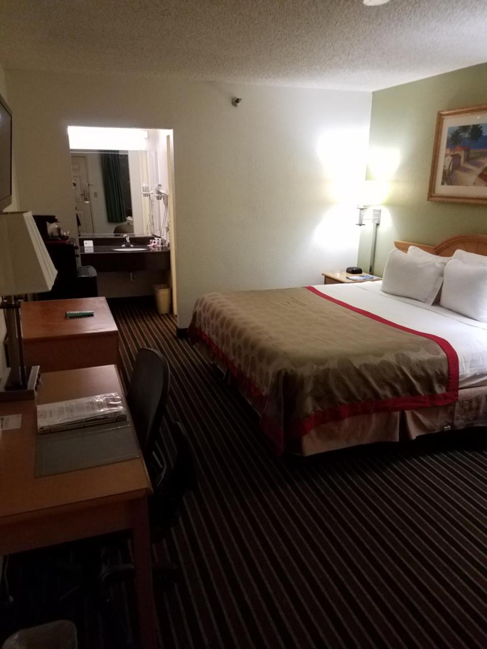 Ramada By Wyndham Temple Terrace/Tampa North Hotel Ngoại thất bức ảnh