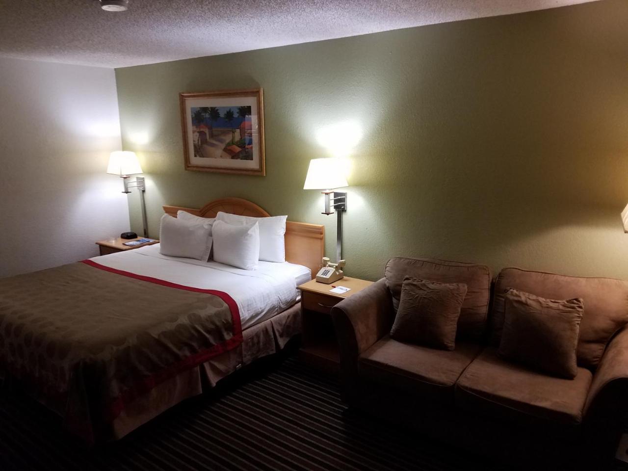 Ramada By Wyndham Temple Terrace/Tampa North Hotel Ngoại thất bức ảnh