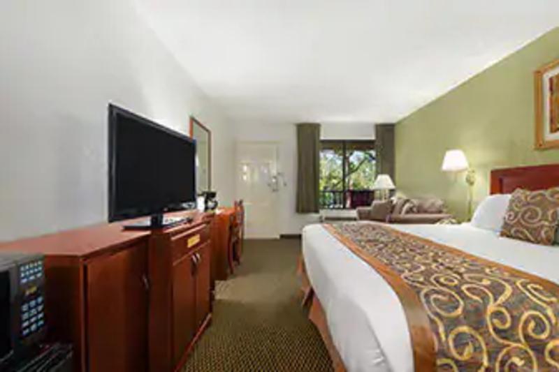Ramada By Wyndham Temple Terrace/Tampa North Hotel Ngoại thất bức ảnh