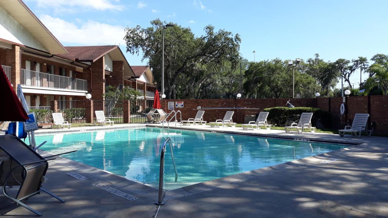 Ramada By Wyndham Temple Terrace/Tampa North Hotel Ngoại thất bức ảnh